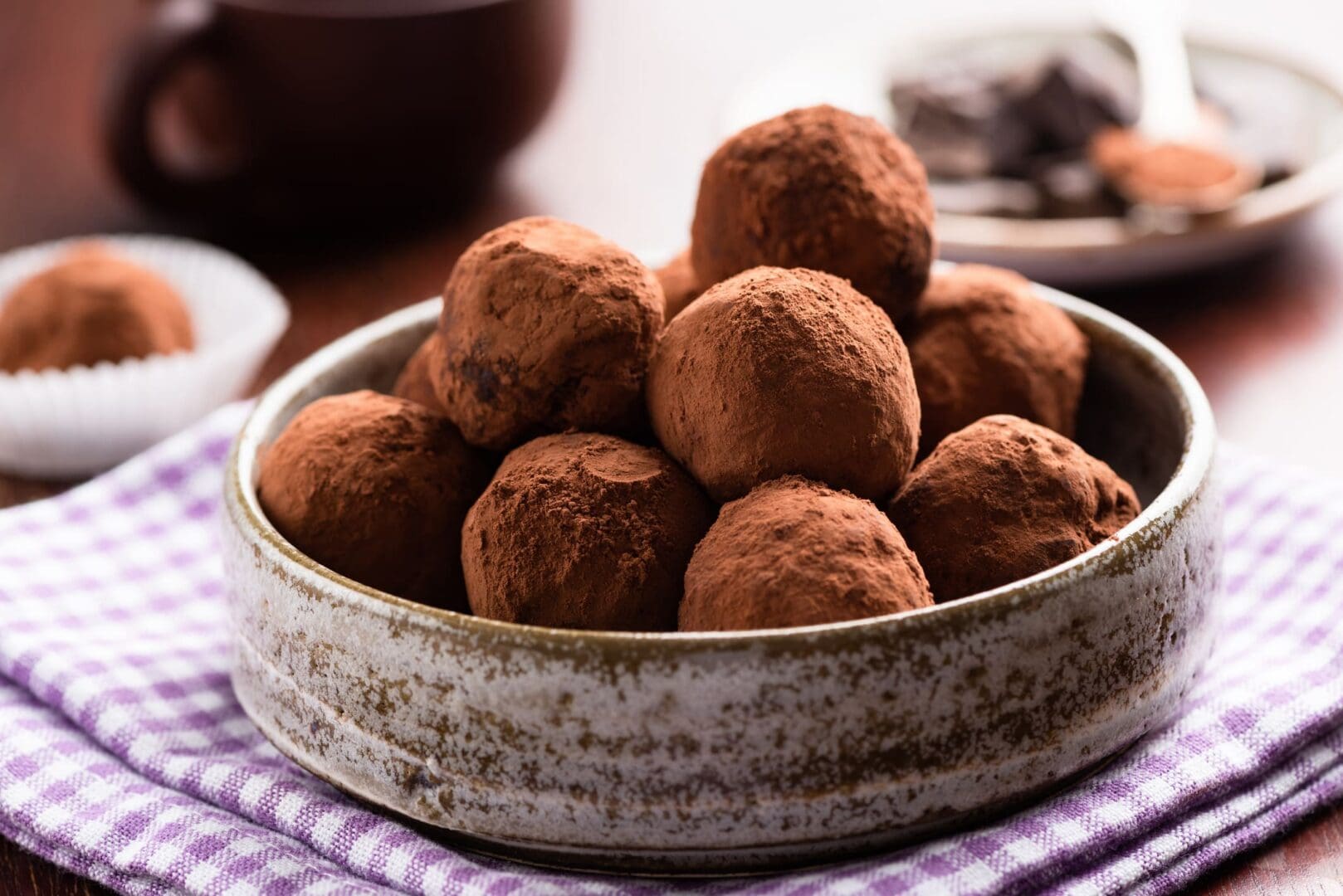 Homemade chocolate truffles with cocoa coating