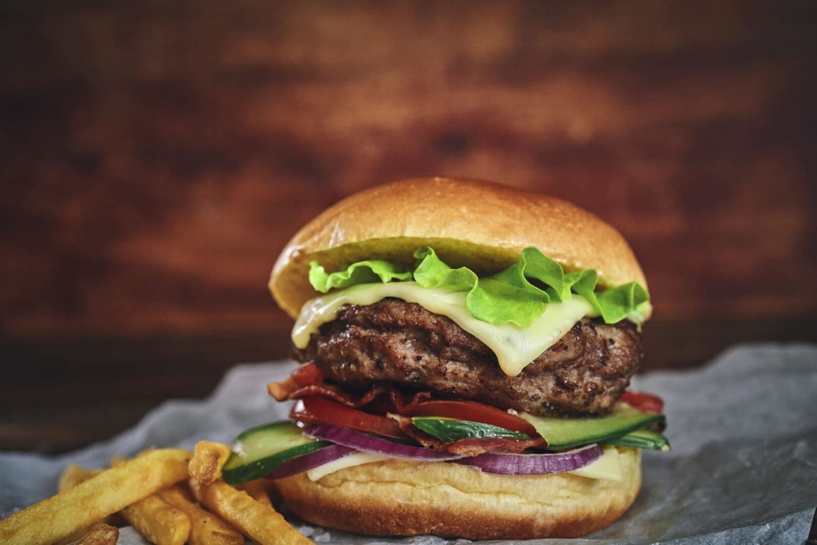 Cheeseburger with lettuce and fries